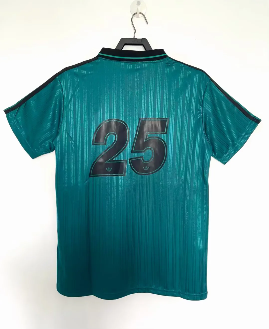 Adidas x Oasis Tour 2025 טורקיז